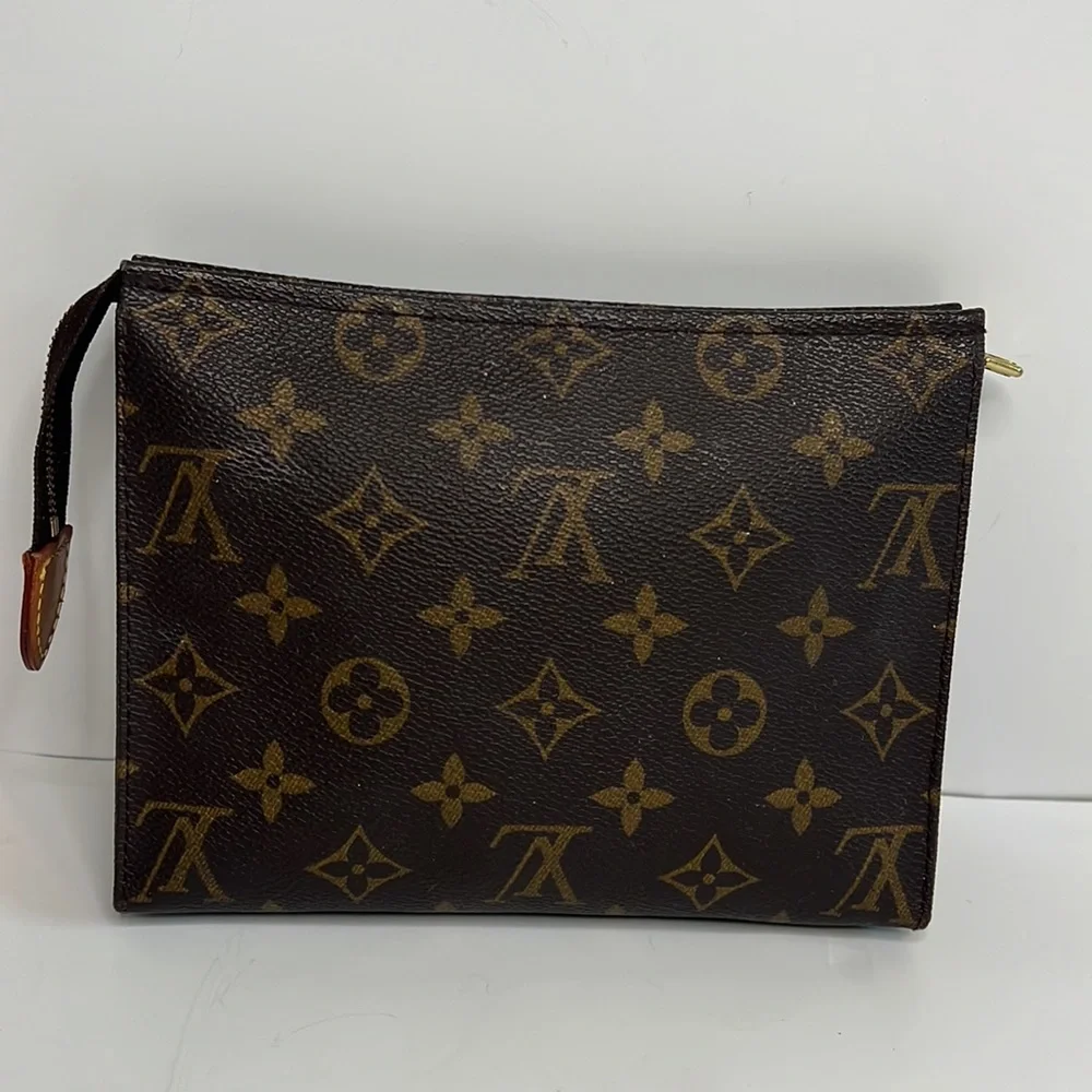 SOLD. Louis Vuitton Toiletry 19 pouch monogram - Picture 3 of 13